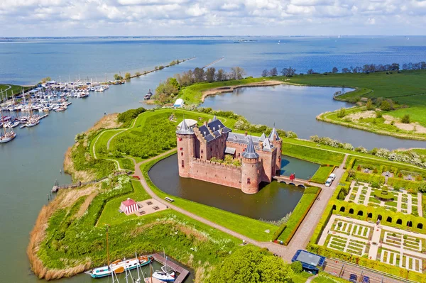 Aéreo Castelo Medieval Muiderslot Ijsselmeer Nos Países Baixos — Fotografia de Stock