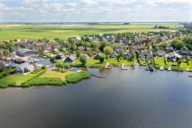 Hollanda, Friesland 'daki Oudega köyünden havadan.