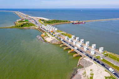 Hollanda 'daki Afsluitdijk' teki Kornwerderzand 'daki atıklardan gelen hava.