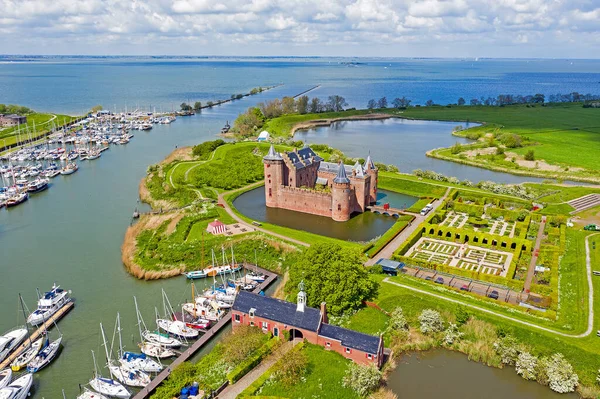 Hollanda Daki Ijsselmeer Deki Ortaçağ Muiderslot Şatosundan Havadan — Stok fotoğraf