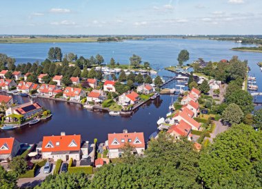 Hollanda, Friesland 'daki Langweer köyünden havadan.