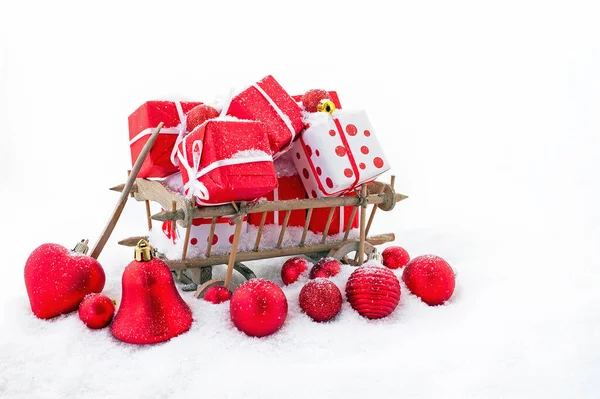 Old Wooden Cart Full Christmas Gifts Snow — Stock Photo, Image