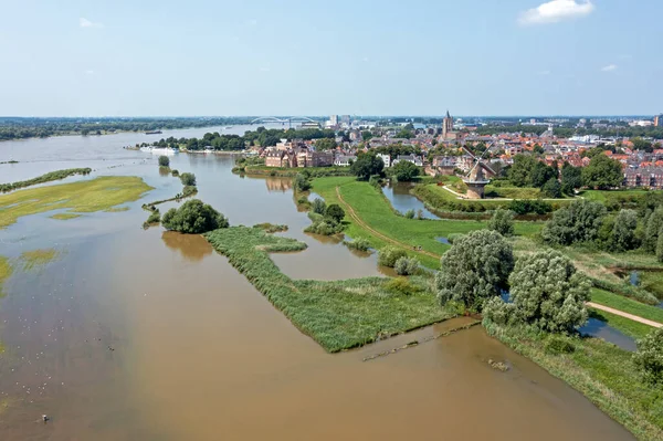 Воздух Города Woudrichem Реке Мерведе Нидерландах Затопленном Ландшафте — стоковое фото