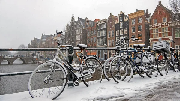 Città Panoramica Amsterdm Nevoso Inverno Nei Paesi Bassi — Foto Stock