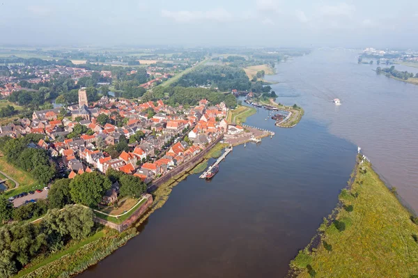 Воздух Города Woudrichem Реке Мерведе Нидерландах Затопленном Ландшафте — стоковое фото