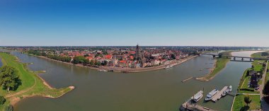 Hollanda 'daki Deventer şehrinin hava manzarası.