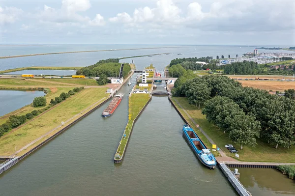 Повітряне Повітря Вантажних Кораблів Хаутрібських Шлюзах Поблизу Міста Лелистенд Нідерланди — стокове фото