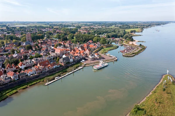 Flyg Från Den Historiska Staden Woudrichem Vid Floden Merwede Nederländerna — Stockfoto