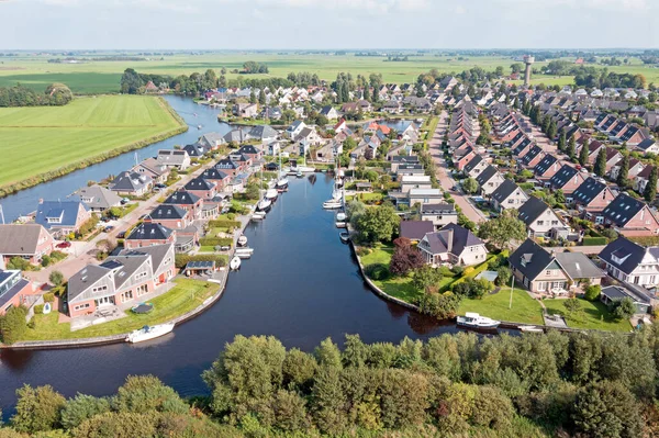 Hollanda Nın Friesland Bölgesindeki Nes Küçük Kanalları Olan Tipik Bir — Stok fotoğraf
