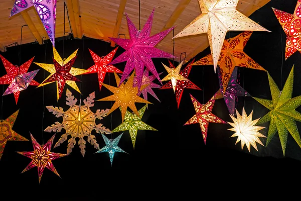 Estrelas de Natal coloridas — Fotografia de Stock