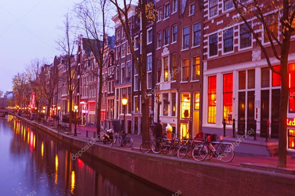 Fotos de Barrio rojo en Amsterdam los Países Bajos por la noche