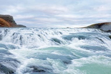İzlanda 'da Gullfoss şelalesi