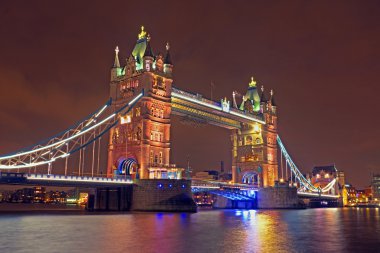 Londra 'daki kule köprüsü