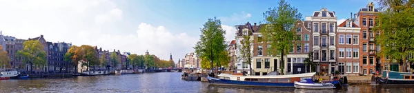Panorama de la ville pittoresque d'Amsterdam aux Pays-Bas — Photo