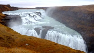 İzlanda 'da Gullfoss şelalesi