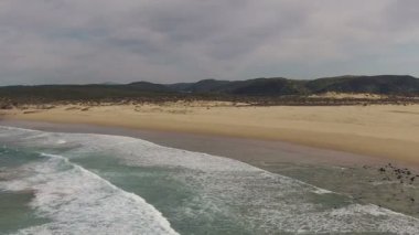 Dalgalar kesme taş hakkında