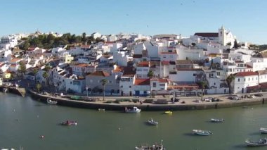 Nehir ve binaları görüntüleme