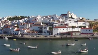 Nehir ve binaları görüntüleme