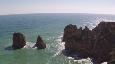 Lagos Portekiz doğal kayaların üzerinden hava