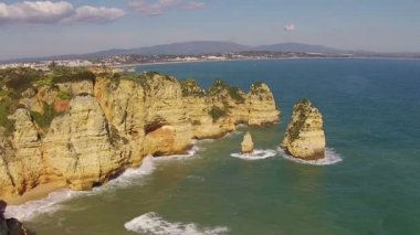 Lagos Portekiz doğal kayaların üzerinden hava