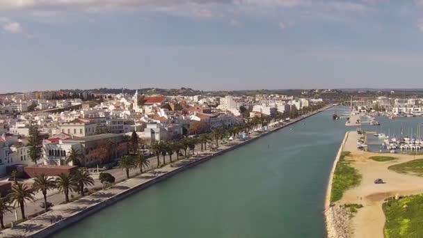 Aéreo do rio e cidade Lagos em Portugal — Vídeo de Stock