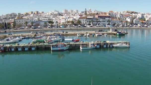 Luchtfoto van de haven van Lagos in Portugal — Stockvideo