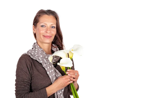 Mature woman with cala flowers — Stock Photo, Image