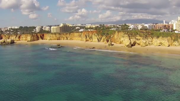 Aerial z Praia da Rocha koło Portimao w Algarve Portugalia — Wideo stockowe