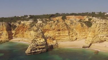 Güney sahilinde praia Marinha Algarve Portekiz