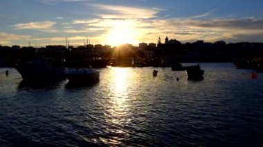 Gün batımında Portekiz'de Lagos