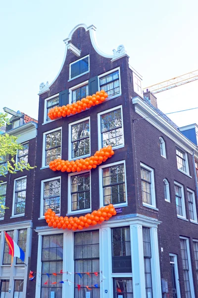 Nederlands huis op Kingsday — Stockfoto