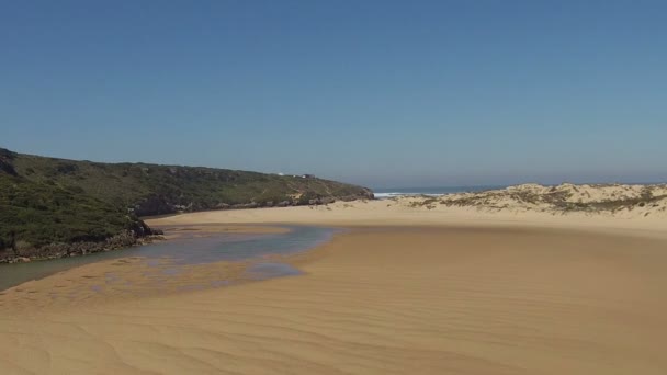 Praia Amoreira Portekiz batı sahilinde gelen hava — Stok video