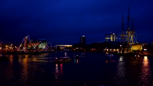 Amsterdam üzerinden Hollanda'da liman gece — Stok video