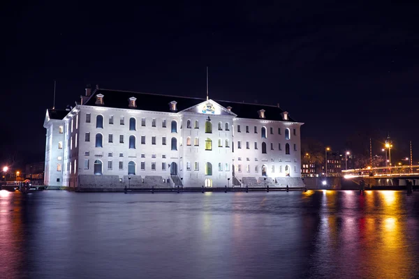 Edifício medieval em Amsterdam — Fotografia de Stock