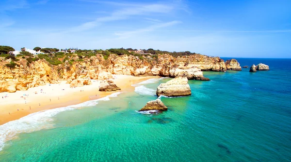 Naturliga stenar på Praia Tres Irmaos — Stockfoto