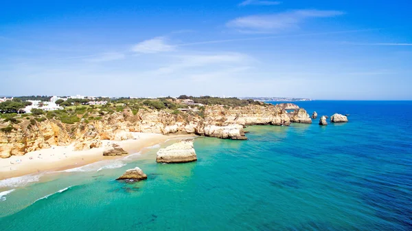 Naturliga stenar på Praia Tres Irmaos — Stockfoto