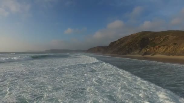 Anténu z Praia Vale Figueiras v Portugalsku — Stock video