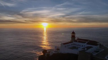 Portekiz 'de Sagres yakınlarındaki deniz feneri Cabo Vicente' nin hava görüntüsü