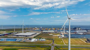 Hollanda 'nın Eemshaven kentindeki sanayiden gelen hava durumu