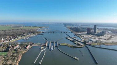 Amsterdam, Avrupa 'da sanayi limanı atıkları ve su kontrol altyapısı.