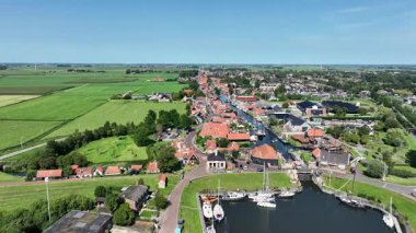 Avrupa 'nın tarihi şehir ve limanının havadan görünüşü. Yüksek kalite 4k görüntü