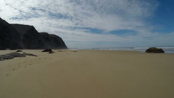 Time-lapse op Vale Figueiras strand in Portugal — Stockvideo