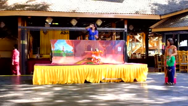 Χειριστήριο οι μαριονέτες, πολύ δημοφιλής στη Μιανμάρ — Αρχείο Βίντεο