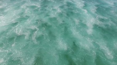 Atlantik Okyanusu 'ndaki okyanus dalgalarından gelen hava.