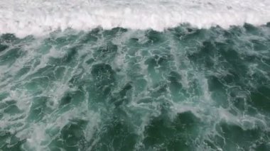 Atlantik Okyanusu 'ndaki okyanus dalgalarından gelen hava.