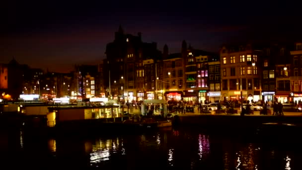 Amsterdam in der Nacht in den Niederlanden — Stockvideo