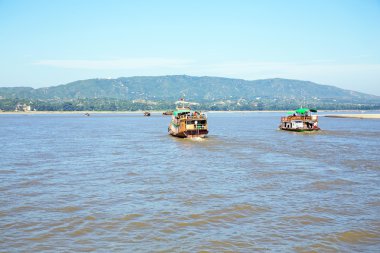 Irrawaddy Nehri veya Ayeyarwady River fr akan bir nehirdir