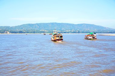 Irrawaddy Nehri veya Ayeyarwady River fr akan bir nehirdir