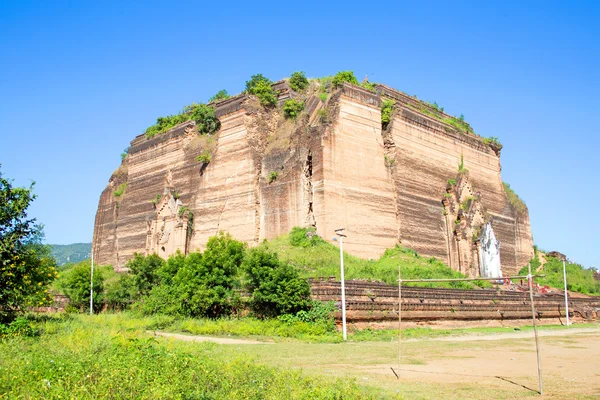 Befejezetlen pagoda Mingun paya templomban az Irrawaddy folyó én — Stock Fotó