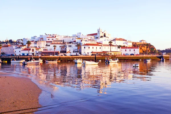 A aldeia Ferragudo no Algarve Portugal — Fotografia de Stock